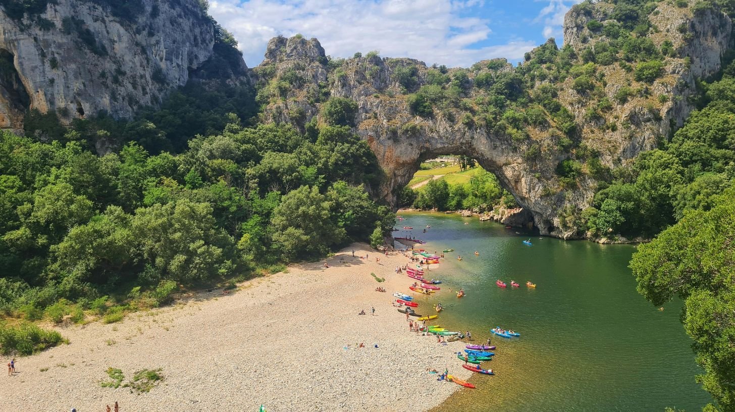Pont de mai en Ardèche